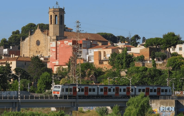 ELEVADOR DE FACHADA DE LA SEDA SUBIENDO MUEBLES A UN PISO ALTO EN SANT BOI DE LLOBREGAT