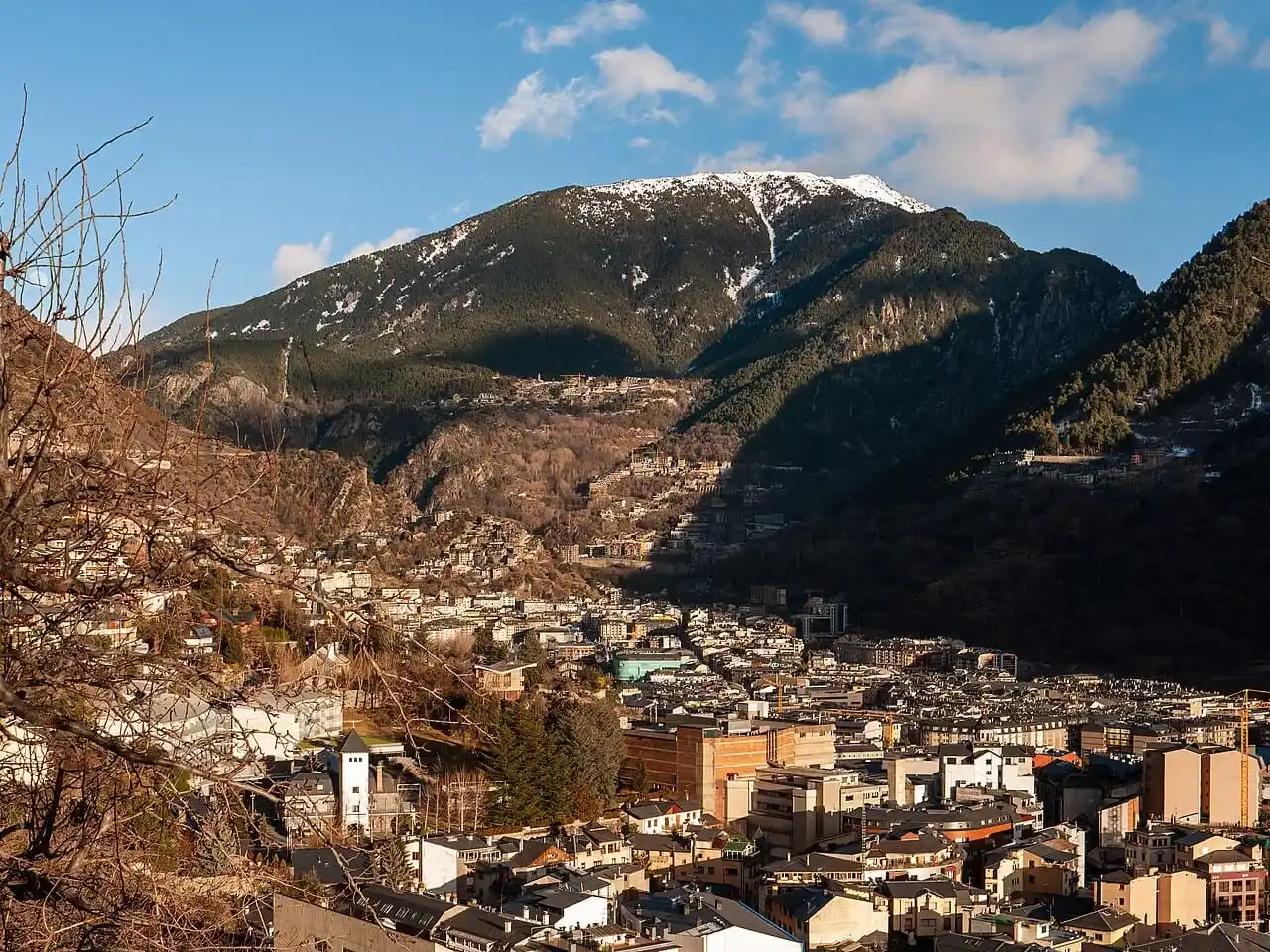 MUDANZAS A ANDORRA LA VELLA DESDE BARCELONA: VALLE DEL PRINCIPADO, TÚNEL DEL CADÍ Y CAPITAL ANDORRANA
