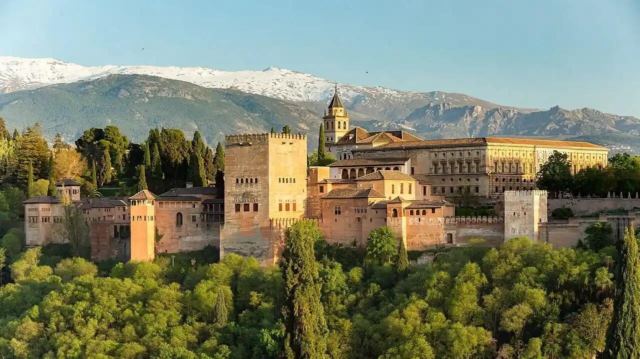 EMPRESA DE MUDANZAS A GRANADA DESDE BARCELONA: CAMIÓN DE LA SEDA EN LA A-92 RUMBO A LA VEGA DE GRANADA
