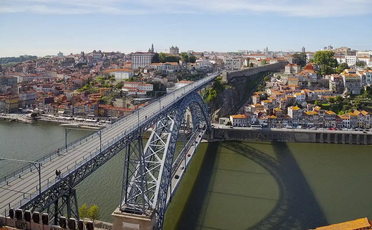 MUDANZAS A OPORTO DESDE BARCELONA: RÍO DOURO, RIBEIRA Y PONTE LUÍS I